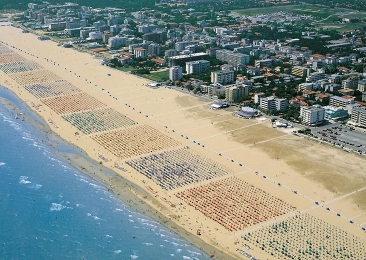 Bright Sea Front Apartment With Balcony Bibione