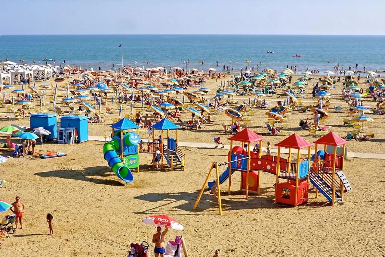 Bright Sea Front Apartment With Balcony Bibione