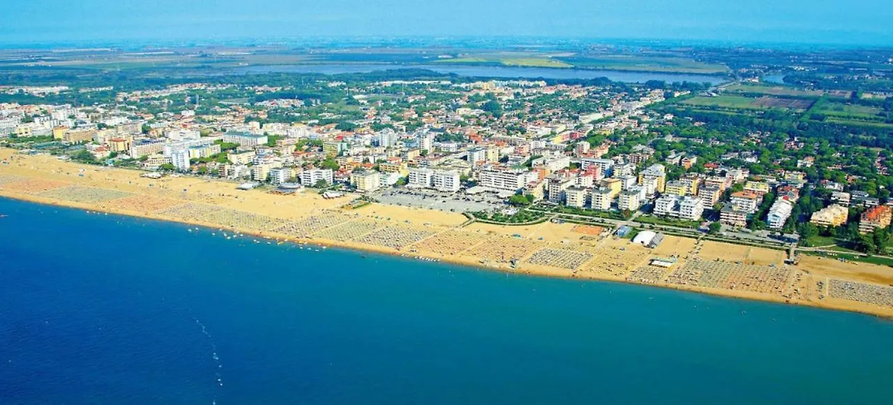Bright Sea Front Apartment With Balcony Bibione