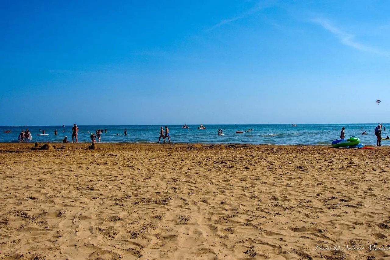 Bright Sea Front Apartment With Balcony Bibione
