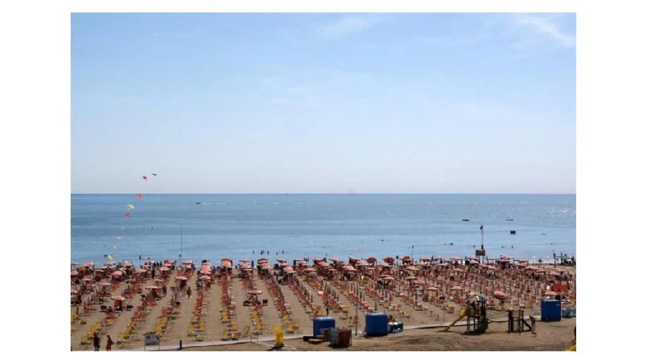 Bright Sea Front Apartment With Balcony Bibione