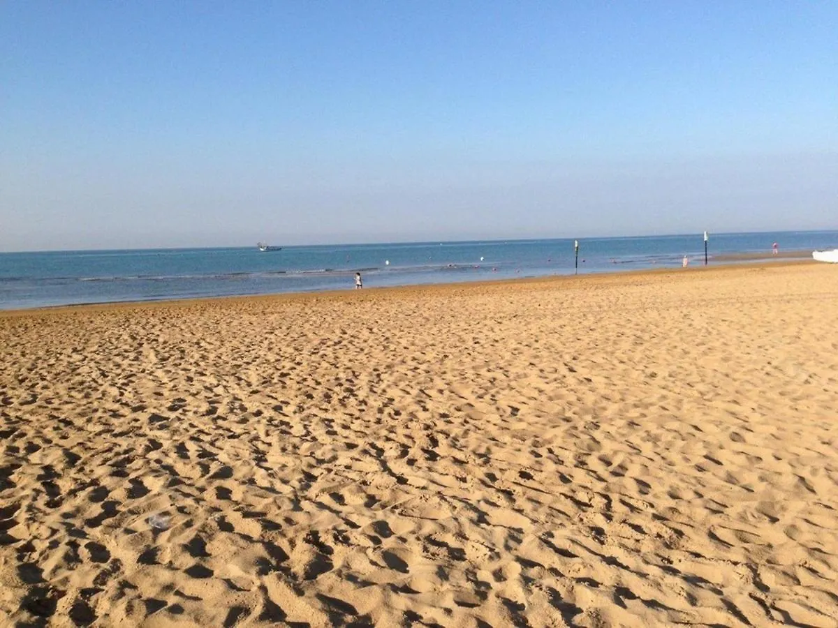Bright Sea Front Apartment With Balcony Bibione