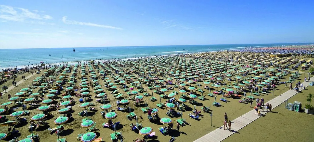 Bright Sea Front Apartment With Balcony Bibione