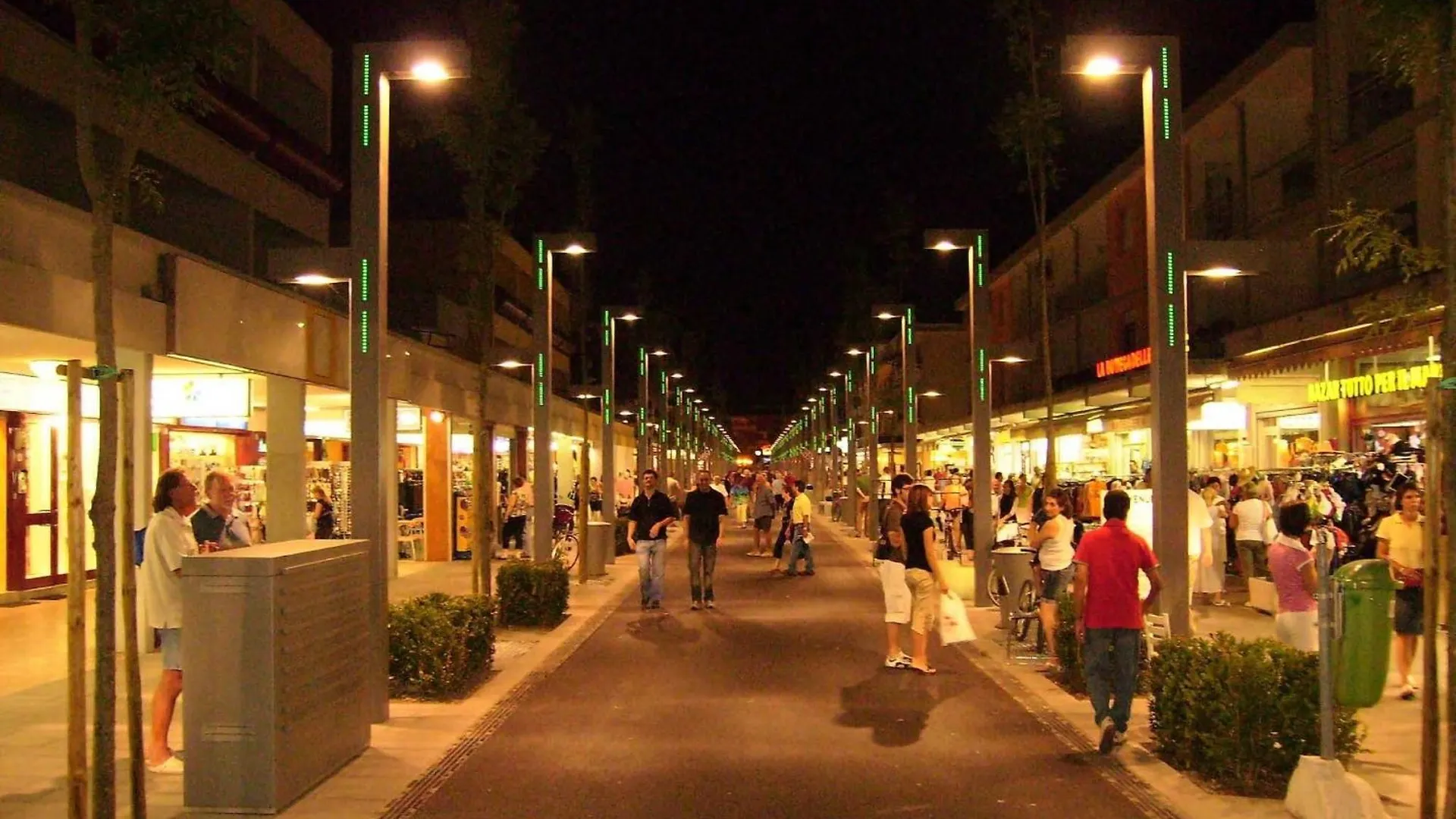Bright Sea Front Apartment With Balcony Bibione Italy